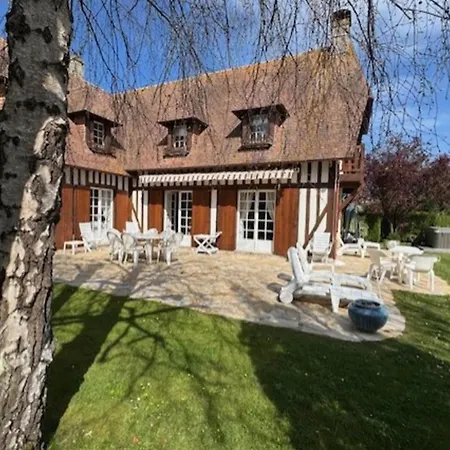 Large House With Garden 图尔热维尔