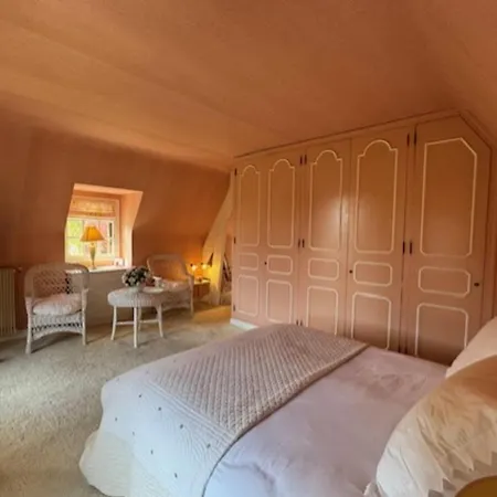 Hébergement de vacances Large House With Garden