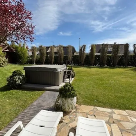 Large House With Garden Vakantiehuis *