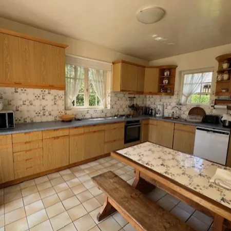 בית נופש Large House With Garden