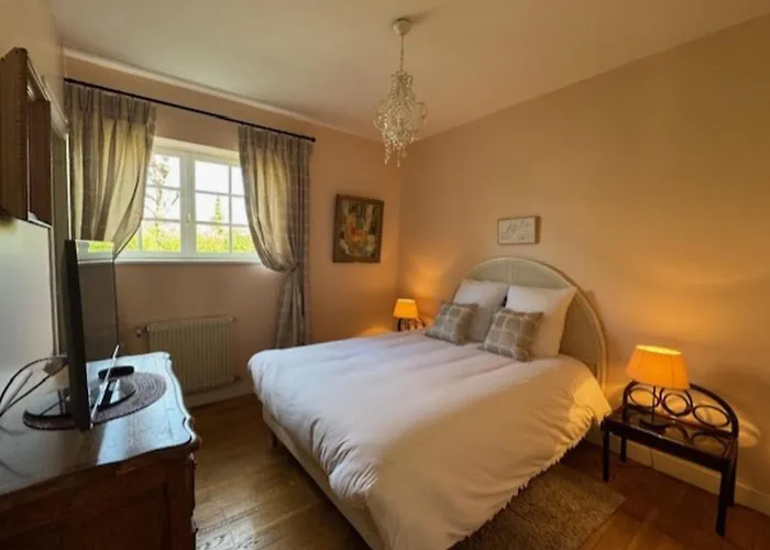 Large House With Garden Vakantiehuis Tourgeville