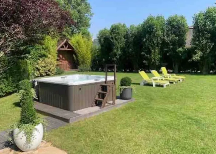 Vakantiehuis Large House With Garden