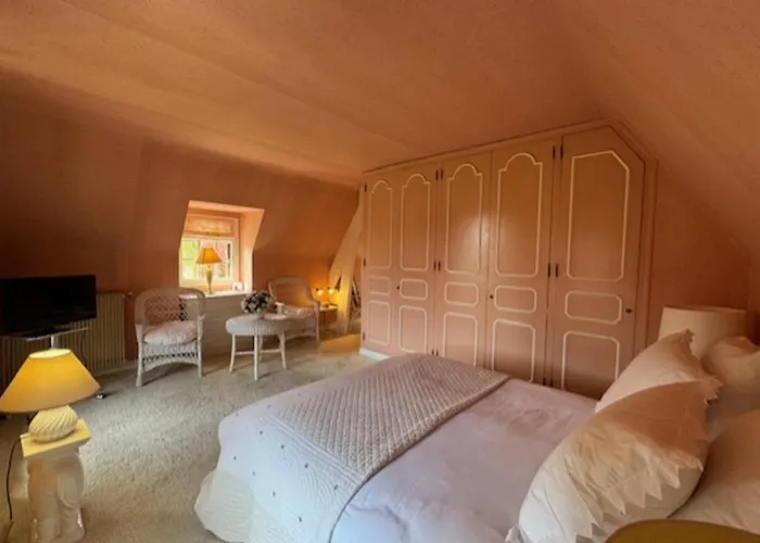 Vakantiehuis Large House With Garden