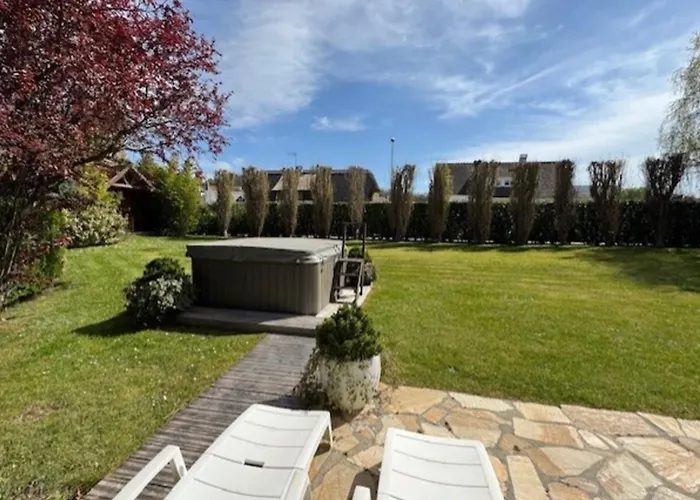 Large House With Garden Vakantiehuis *