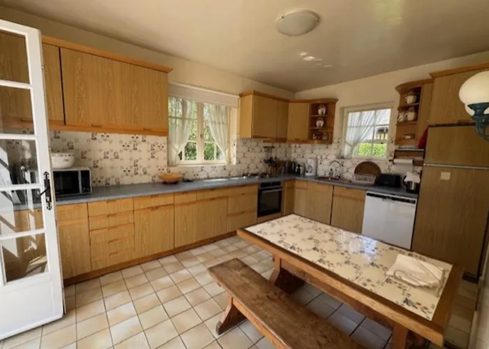 Vakantiehuis Large House With Garden