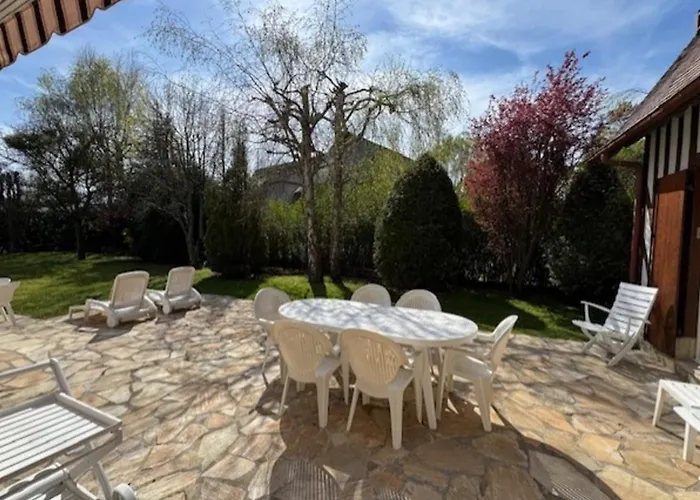 Vakantiehuis Large House With Garden *