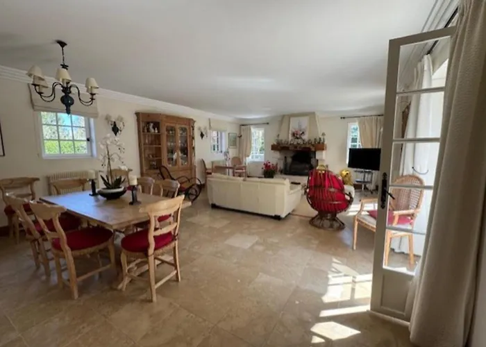 Large House With Garden Vakantiehuis Tourgeville